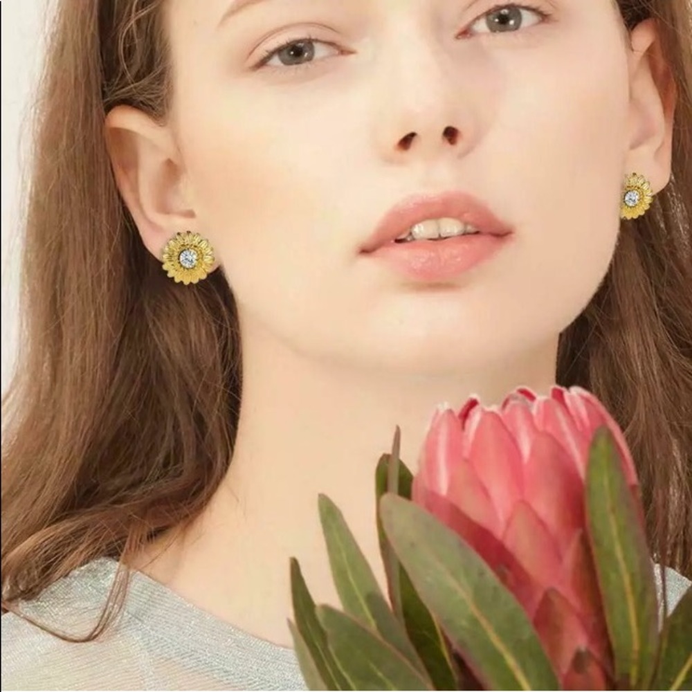 ❤️gorgeous gold sunflower stud earrings - Picture 9 of 10